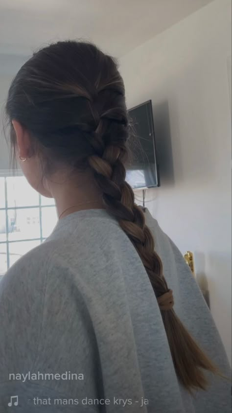 braid Copenhagen hairstyle clean girl messy aesthetic cute Dance Hairstyles Practice, Easy Hairstyles For Sports, Dance Class Hairstyles, Figure Skating Hairstyles, Hairstyles For Sports, Hairstyle Straight Hair, Tennis Hairstyles, Cute Easy Hairstyles, Volleyball Hair