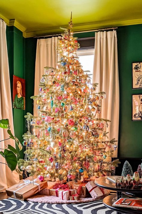 The Christmas Tree Decorating Ideas that are Inspiring Me this Year - Making it in the Mountains Maximalist Christmas, Maximalist Vintage, Louisiana Christmas, Xmas 2024, Tree Inspiration, Llama Llama, Christmas Houses, Blue Chinoiserie, Christmas Decor Inspiration