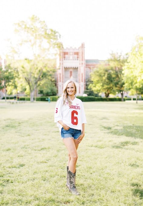 College Gameday Outfits Football, Jersey Outfits, College Gameday Outfits, College Pictures, Gameday Outfits, College Senior Pictures, Ou Football, Norman Oklahoma, Football Jersey Outfit