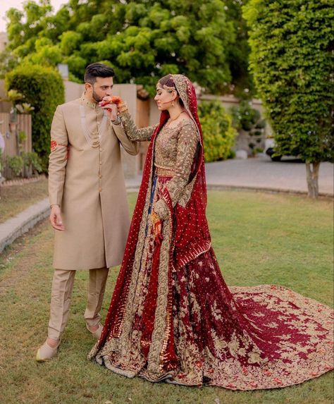 Kiss On Hand, Shaadi Card, Reception Photoshoot, Walima Bride, Nikkah Photography, Wedding Matching Outfits, Grooms Outfit, Bride Groom Photoshoot, Asian Wedding Dress Pakistani