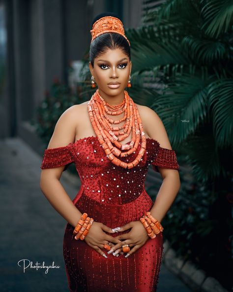 Edo Attire For Women, First Outing Outfit For Igbo Bride, Edo Bride Hairstyle, Delta Igbo Traditional Wedding Attire, Igbo Bride Hairstyles, African Traditional Wedding Dress Nigerian Bride, Edo Bride Outfit, Traditional Marriage Outfit For Women, Igbo Hairstyles