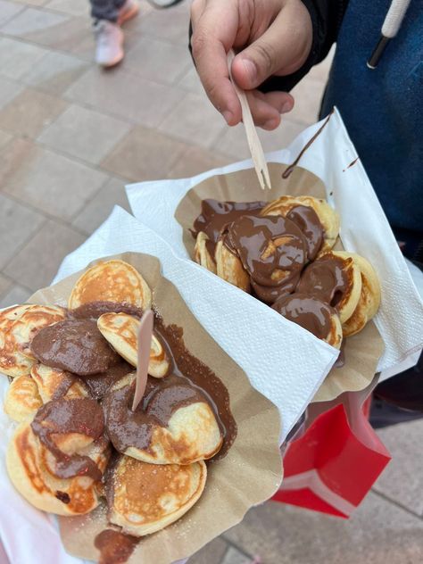 Left - dutch pancakes with nutella And cinnamon. Right - dutch pancakes with nutella. Pancake Nutella, Dutch Pancakes, Baby Pancakes, Food Menu, Nutella, Birmingham, Comfort Food, Pancakes, Cinnamon