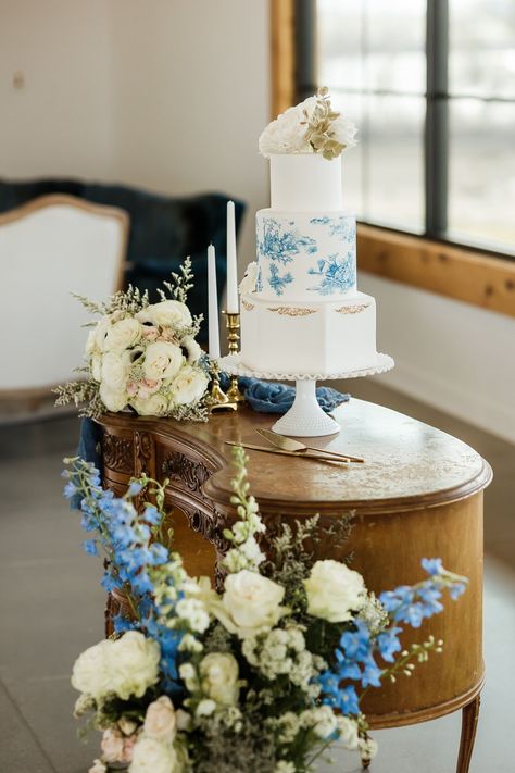 French Vintage Wedding, French Style Wedding, Boise Wedding, Wedding Dusty Blue, French Country Wedding, Country Wedding Inspiration, Country Wedding Cakes, Vintage Wedding Cake, Nampa Idaho