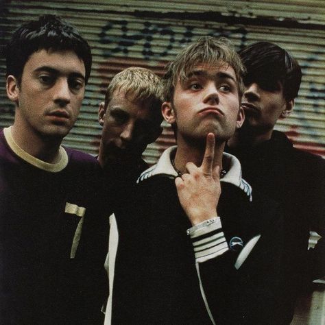 Blur Band, Alex James, Jamie Hewlett, Damon Albarn, Noel Gallagher, Liam Gallagher, Blur Photo, 90s Music, Weezer