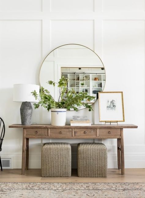 Studio Mcgee Entryway, Mcgee Entryway, White Oak Furniture, Hall Entrada, Mcgee Home, Interior Design Plan, Entryway Table Decor, Entryway Mirror, Residential Architect