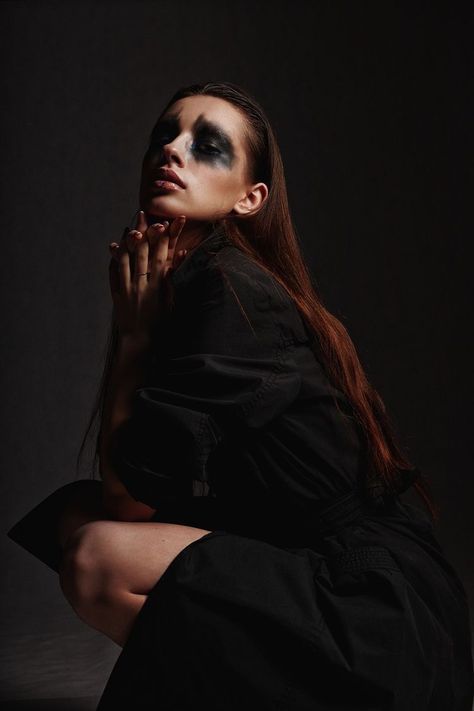 Halloween Photoshoot Studio Ideas, Horror Editorial Fashion Photography, Spooky Editorial Photography, Photo Shoot Black Background, Black On Black Photoshoot, Dark Editorial Photoshoot, Poses For Halloween Pictures, Photoshoot Concept Women, Halloween Editorial Photography