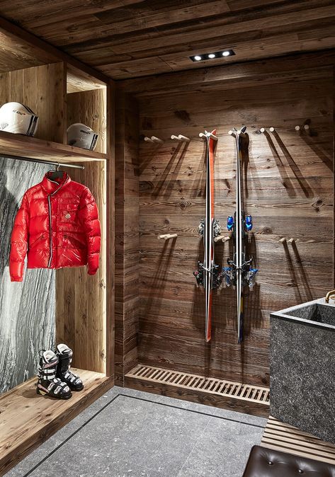 Humbert & Poyet | Chalet Ski Chalet Interior, Meja Industrial, Ski House Decor, Gear Room, Ski Room, Ski Lodge Decor, Ski Rack, Ski Cabin, The Most Beautiful Pictures