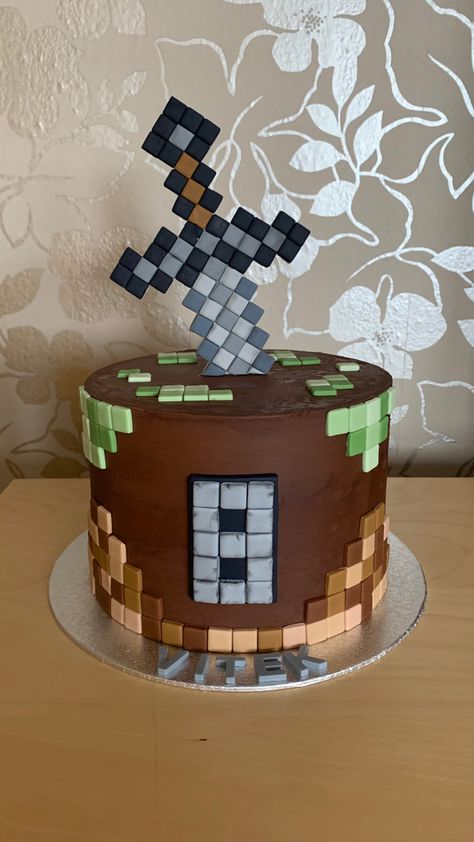 Mind Craft Birthday Cake, Minecraft And Roblox Cake, Cake Maincraft, Minecraft Fondant Cake, Minecraft Bday Cake, Minecraft Cake Simple, Minecraft Cakes Ideas, Birthday Cake 9 Boy, Minecraft Buttercream Cake