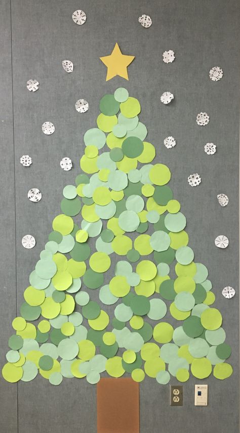 Wall tree Classroom Paper Christmas Tree, Christmas Tree Out Of Paper On Wall, Wall Christmas Tree Paper, Diy Christmas Wall Decorations Easy, Construction Paper Christmas Tree Wall, Paper Christmas Tree Classroom, Paper Wall Christmas Tree, Paper Christmas Tree On Wall, Paper Christmas Tree Wall