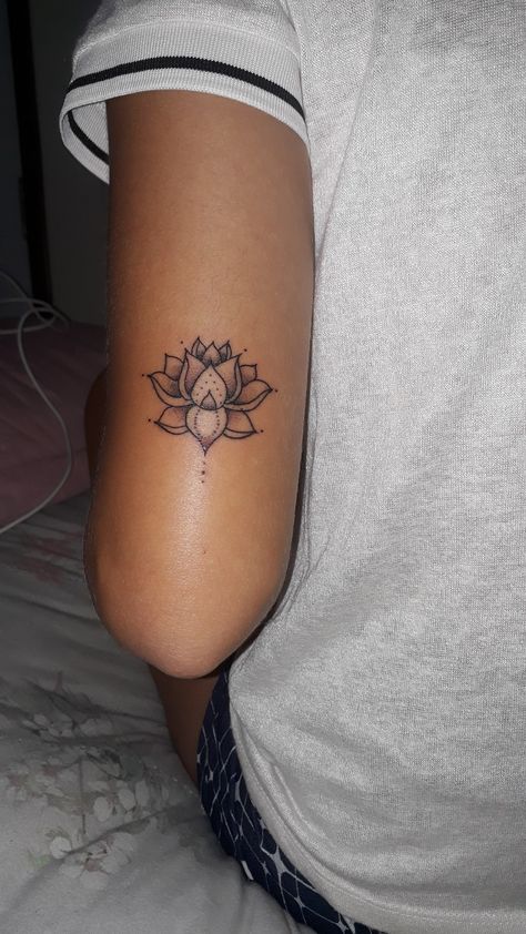 Lotus Flower With Name Tattoo, Tattoos For Upper Arm, Lotus Flower Arm Tattoo, Behind Arm Tattoo Women, Side Forearm Tattoo Women, Side Rib Tattoos Women, Womans Tattoos, Tattoo Back Of Arm, Lotus Flower Tattoos