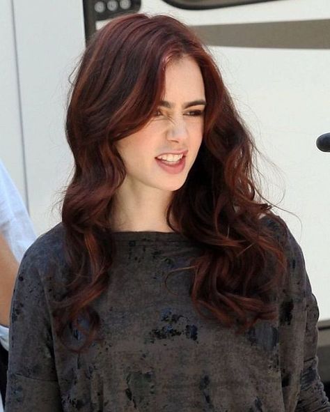 she totally rocks all the colors which one is your favorite? Lily Collins Hair, Mahogany Hair, Hair Color Mahogany, Lily Collins Style, Love Lily, Camera Obscura, Female Celebrities, Red Hair Color, Lily Collins