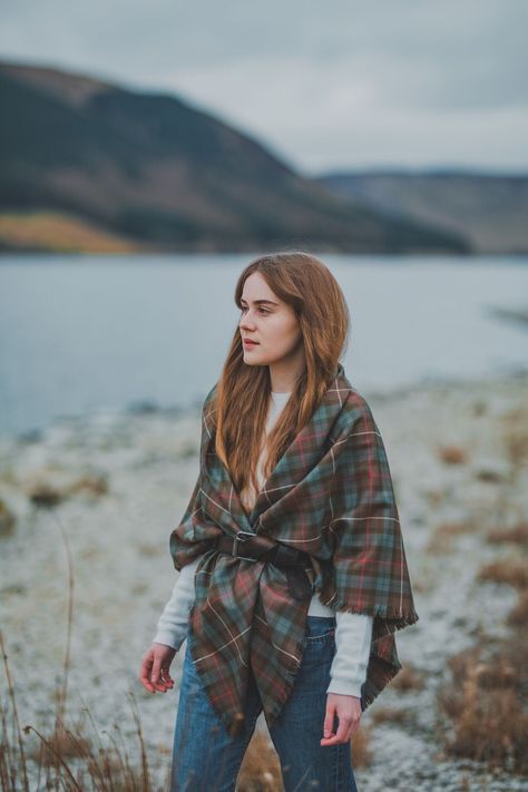 "FREE SHIPPING Beautifully versatile self-fringed Scottish 100% wool tartan Shawl, carefully handmade in Weathered Hunting Fraser tartan, a subtle traditional Clan tartan woven in muted tones of grey and brown featuring fine white and pale red highlights. Inspired by the costumes and styling of Outlanders Claire Fraser, this generously large shawl measures approx 145cm square and can be worn so many ways ,offering inherent insulating warmth without bulkiness.   This traditional 10 oz soft wool t Scottish Fashion Woman, Scotland Outfit, Fraser Tartan, Tartan Shawl, Scottish Women, Je Suis Prest, Scottish Fashion, Red Highlights, Claire Fraser