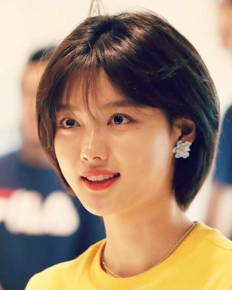 Tomboy Haircut, Ulzzang Short Hair, Short Hair Tomboy, Korean Short Hair, Asian Short Hair, Long Hair Video, Hair Inspiration Short, Short Hair Styles For Round Faces, Haircuts Straight Hair