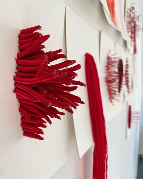 Embroidery Sculpture, Thread Sculpture, Red Installation, Fabric Sculpture, Soft Sculpture Art, Textile Embroidery, Human Organs, Plastic Bottle Caps, Embroidery Necklace