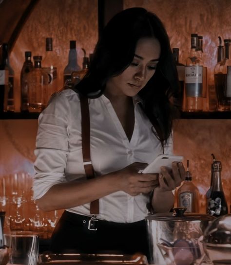 Cocktail Bartender Outfit, Bartender Aesthetic Outfit, Bartending Outfit Female, Bartender Uniform, Female Bartender, Bartender Outfit, Restaurant Uniforms, Emily Fields, Shay Mitchell