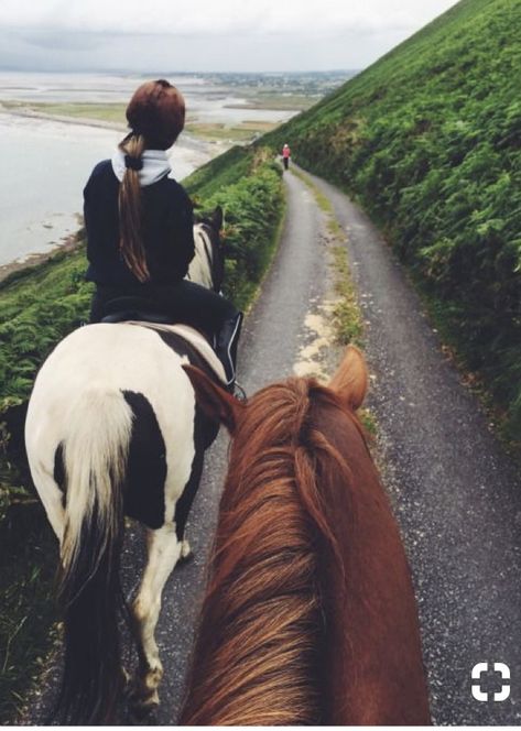 People Riding Horses, Irish Countryside, Horse Blankets, Equestrian Life, Dirt Road, Pretty Horses, Horse Photography, Horse Love, Horse Girl