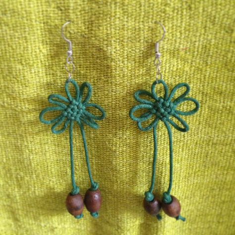 Latest DIY: Chinese knot earrings. Girl Guide, Jewelry Knots, Chinese Knot, Knot Earrings, Knot Necklace, Tie Knots, Macrame, Tassels, Knot