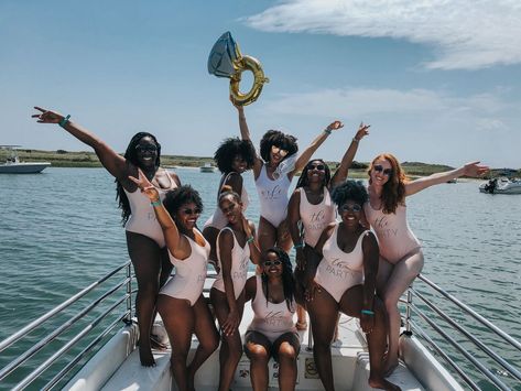 Manifesting...Playa del Carmen😍 Yatch Boat Aesthetic Girl Black, Black Girls Trip Aesthetic, Bachelorette Party Ideas Black Women, Black Women Bachelorette, Bachelorette Party Black Women, Boat Party Bachelorette, Girls Trip Black Women, Boat Bachelorette Party, Twists Protective Styles