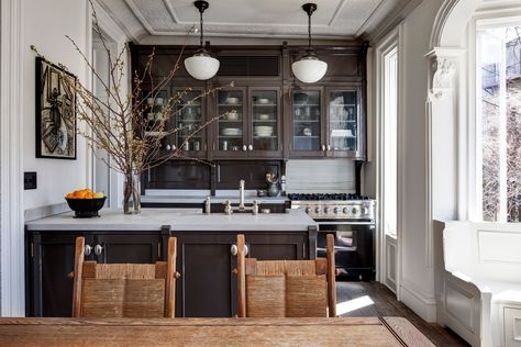 Nyc Brownstone, Brooklyn Kitchen, Brooklyn Townhouse, Roman And Williams, Brooklyn Brownstone, Townhouse Designs, Big Kitchen, Kitchen Trends, Oak Table