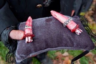 Cute idea for a zombie wedding theme Horror Movie Themed Wedding, Zombie Apocalypse Party Ideas, Horror Themed Wedding Ideas, Horror Wedding Ideas, Horror Theme Wedding, Horror Wedding Theme, Scary Wedding, Apocalypse Wedding, Gothic Wedding Decorations