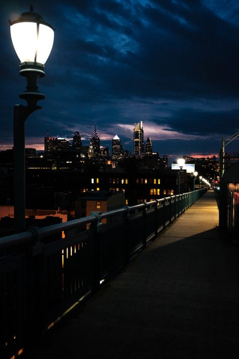 121-365 | Philadelphia Skyline. | Garen Meguerian | Flickr Philadelphia Skyline, Night Vibes, World Cities, Night City, Beautiful City, Seattle Skyline, Acrylic Art, Cn Tower, Philadelphia