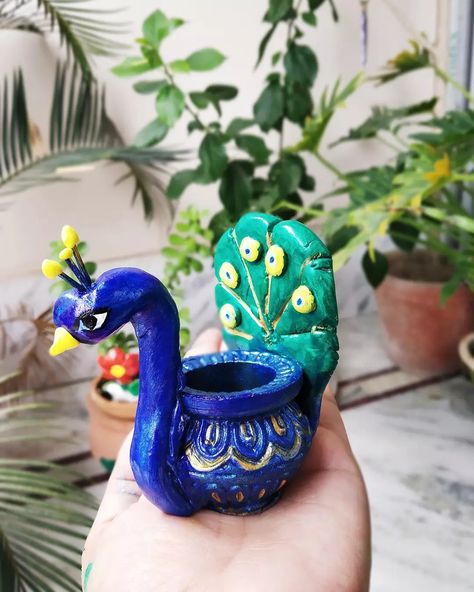 Made using Fevicryl mouldit on an old Diya. Diwali decor idea Fevicryl Mouldit Clay Art Ideas, Small Pot Painting Ideas, Fevicryl Mouldit Ideas, Mouldit Art Ideas, Math Exhibition, Matka Decoration, Dokra Art, Diya Diwali, Mini Pottery