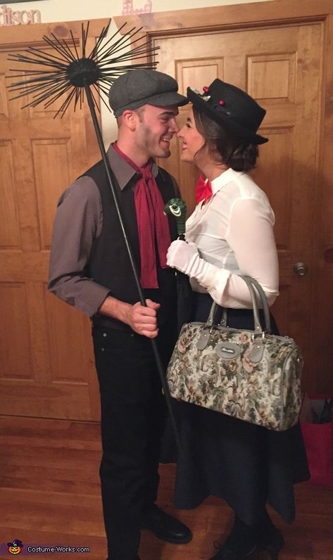 Mary Poppins and Bert Couple Costume Mary Poppins And Bert Costume, Mary Poppins Kostüm, Bert Mary Poppins, Mary Poppins And Bert, Mary Poppins Costume, Meme Costume, 2015 Halloween Costumes, Halloween Costumes Diy Couples, Unique Couple Halloween Costumes