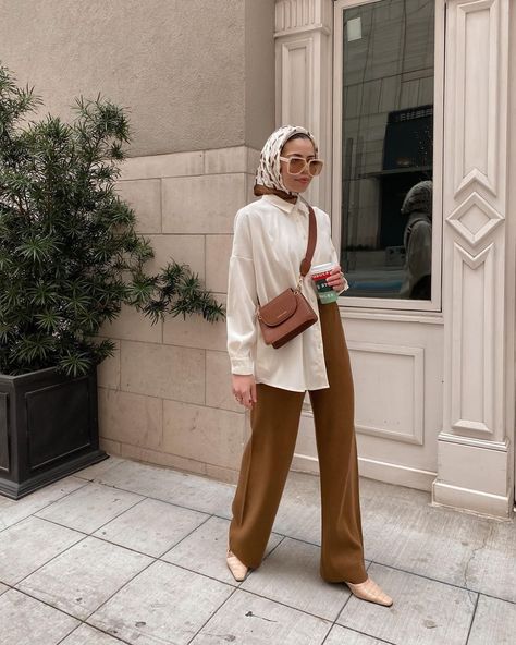 Casual Chic Hijab Outfit, Arab Style Fashion, Travel Modest Outfits, Parisian Hijab Style, Modest Fashion With Hijab, Casual Hijabi Outfits Summer, Muslim Travel Outfit, Modest Fashion Summer Casual, Modern Hijab Outfits