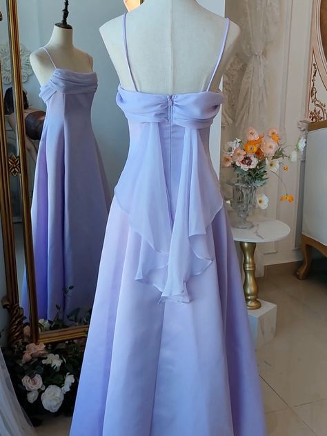 Step into a world of magic and elegance with this stunning Vintage Purple Satin Fairy Dress. The luxurious satin fabric in a dreamy purple hue drapes beautifully, exuding timeless charm and sophistication. The spaghetti straps add a touch of delicate femininity, making it perfect for any enchanting occasion. The highlight of this gown is the whimsical back wings design, adding a fairy-tale-like allure.   Garment Size   	 		 			Size 			XS 			S 			M 			L 			XL 			2XL 		 		 			Bust 			76 			80 			8 Strapless Lavender Dress, Simple Long Purple Dress, Pastel Purple Formal Dress, Pale Lilac Dress, Periwinkle Dress Aesthetic, Dress Bodice Styles, Vintage Formal Dresses 1950s, Draped Back Dress, Silk Ruffle Dress