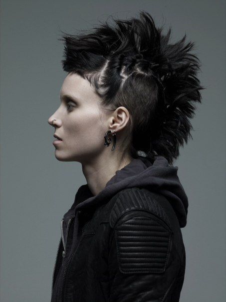 Rooney Mara's hair in the Girl With the Dragon Tattoo was a character in itself: fascinating, edgy, uncomfortable, and stunning.  I absolutely loved it and I loved the way she wore it differently in every scene. Rooney Mara Hair, Freja Beha, Lisbeth Salander, The Girl With The Dragon Tattoo, Undercut Women, Rooney Mara, Dragon Girl, Top Hairstyles, Punk Hair