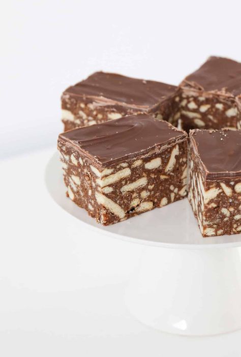 Tiffin Cake, Chocolate Tiffin, Hedgehog Slice, Chocolate Fridge, Sweetened Condensed Milk Recipes, Fridge Cake, Tiffin Recipe, Scrumptious Food, Condensed Milk Recipes