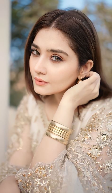 Actress Dress, Cover Post, Sana Javed, Hijab Makeup, Beauty Killer, Wedding Dance Video, Cute Celebrity Couples, Beautiful Photoshoot Ideas, Reading Art