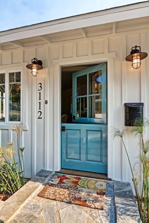 Country Blue Dutch Door on Beach Cottage Cottage Coastal, Beautiful Front Doors, Style Cottage, House Bedroom, Dutch Door, Beach House Style, Beach Cottage Decor, Front Door Colors, Beach House Interior