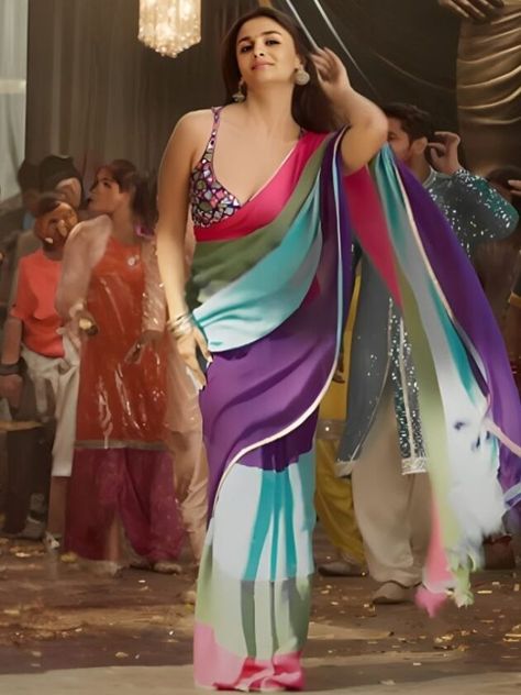 Alia Bhatt saree Rocky Aur Rani online Indian Party Wear Dresses, Rocky Aur Rani, Alia Bhatt Saree, Bollywood Theme, Set Saree, Indian Party, Indian Party Wear, Lace Border, Saree Look