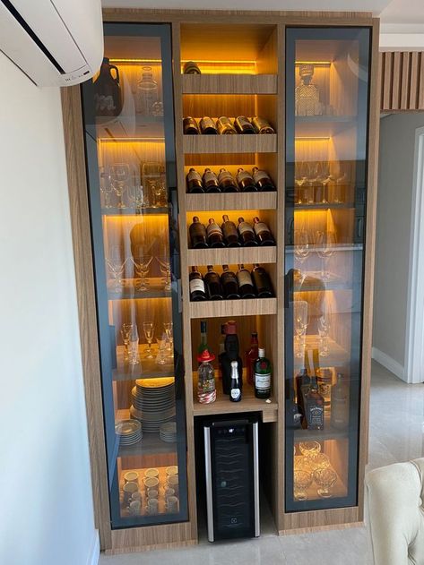 Modern Home Bar Designs, Crockery Storage, Home Wine Bar, Kitchen Crockery, Hangout Space, Living Room Transitional, Home Bar Cabinet, Wine Closet, Transitional Decor Living Room