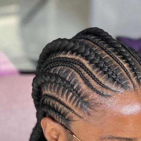 Simple Weaving For Natural Hair, Simple Ghana Weaving All Back Style, Simple Lines Hairstyles, Simple Ghana Weaving Hairstyles, Simple Braids Hairstyles, All Back Hairstyle, Straight Back Braids, Simple Weaving, Cornrow Hairstyle