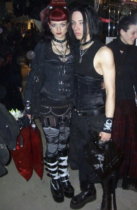 Early 2000s Alt Fashion, Mall Goth 2000s, Grunge Fashion 90s, Mall Goth 90s, Mall Goth Fashion, Mall Rats, Mall Goth Outfits, 90s Mall Goth, 2000s Goth