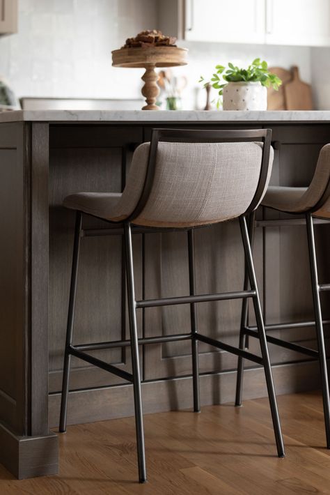 Gray Kitchen Bar Stools, Chair Kitchen Bar, Counter Stools Dark Cabinets, Kitchen Island Accents, Short Stools For Kitchen Island, High Bar Stools With Back, Modern Barstools Counter Stools, Island Barstools With Backs, Modern Traditional Bar Stools