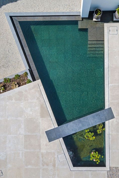 Angular Pool Design, Triangle Pool Design, Pool Natural Stone, Pool Against House, Linear Pool Design, Swimming Pool Designs Architecture, Modern Pool Area, Organic Swimming Pool, Narrow Swimming Pool