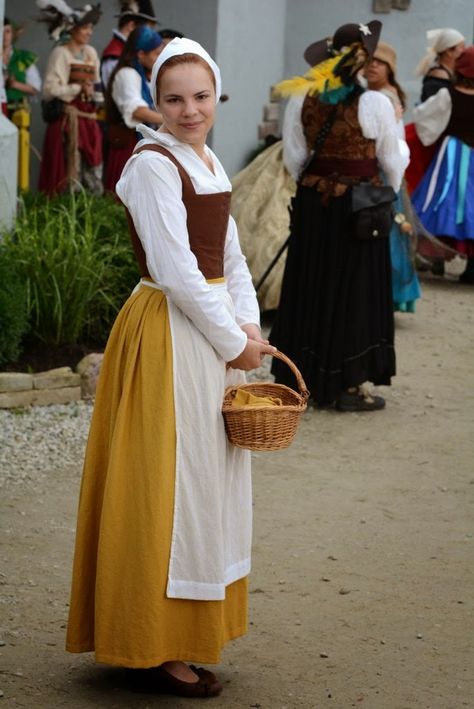 HSF#17: Yellow | The Girl with the Star-Spangled Heart: HSF#17: Yellow 16th Century English peasant Peasant Outfit, Peasant Clothing, Peasant Costume, 17th Century Clothing, Tudor Period, Beauty And The Beast Costume, Tudor Fashion, 17th Century Fashion, Tudor Costumes