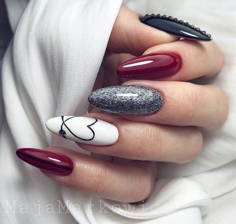 Popular Nail Colors, Glitter Nails Acrylic, Modern Nails, Nail Designs Valentines, Black Nail, Popular Nails, Gel Nail Designs, Pedicures, Heart Nails