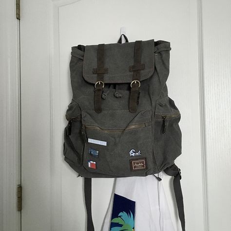 messenger bag hiking bag aesthetic grunge retro rucksack School Bag Aesthetic Grunge, Vintage Backpacks Aesthetic Grunge, Grunge Bags For School, Grunge Bag Aesthetic, Aesthetic Backpack Grunge, Worn Out Backpack, Backpacks Grunge, Vintage Backpacks Aesthetic, Grunge School Bag