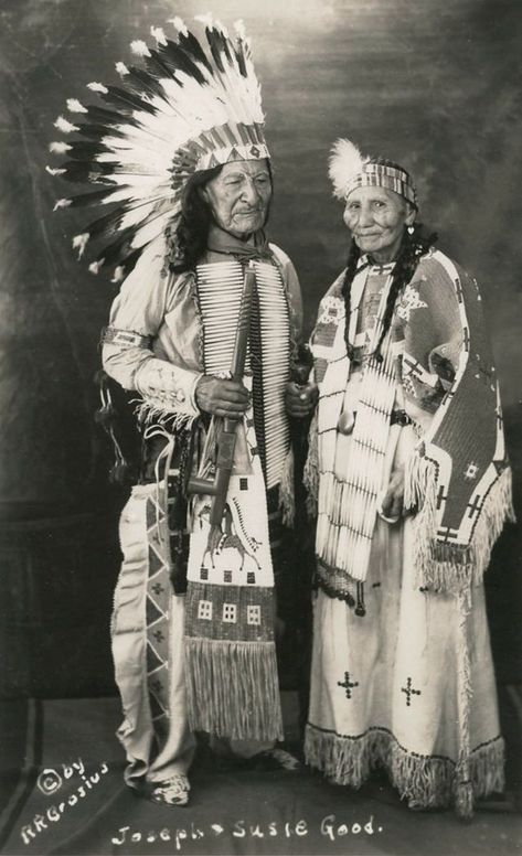 33 Incredible Portrait Photos of Native Americans in the Late 19th and Early 20th Centuries ~ Vintage Everyday Native American Photography, Native American Images, Native American Men, Native American Pictures, Native American Photos, Indigenous Americans, Native American Heritage, Native American Tribes, Native American History