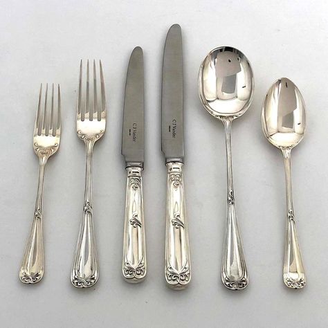 Silver Cutlery Set, Knives And Forks, Hermes Cutlery, Aesthetic Cutlery, Fancy Silverware, Marie Schrader, Fancy Cutlery, Fancy Plates, Modern Silverware