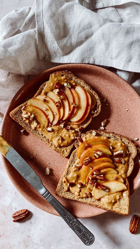 toast, peanut butter, nut butter, cinnamon, spiced, apples, stewed, wholemeal, pecans, breakfast, quick, autumn, fall, healthy snack ideas Fall Aestethic Pictures, Fall Toast Ideas, Healthy Breakfast With Apples, Healthy Fall Aesthetic, Fall Pancake Recipes, Autumn Breakfast Ideas, Bread Breakfast Aesthetic, Autumn Sandwiches, Autumn Bread Recipes