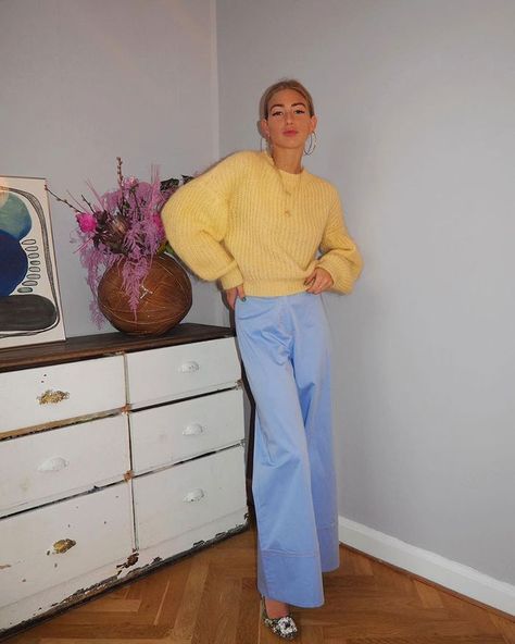 Summer Baddie, Flot Makeup, Colorful Outfits, Quoi Porter, Easy Outfit, 90's Fashion, Yellow Outfit, Cooler Look, Yellow Sweater