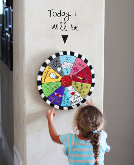 Painted Lazy Susan, Freetime Activities, مشروعات العلوم, Aktivitas Montessori, Wheel Of Fortune, Spinning Wheel, Hairstyles Easy, Future Classroom, Lazy Susan