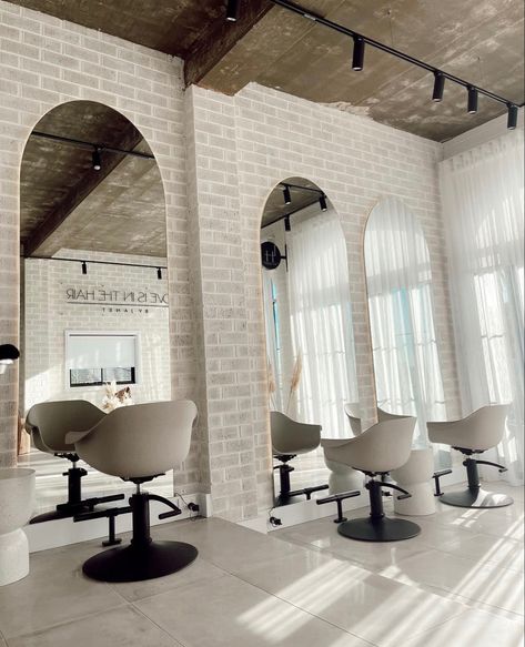 Upscale Salon, Salon Concepts, Small Salon, Love Is In The Hair, Home Hair Salons, Dreams Spa, Esthetics Room, Hair Salon Interior, Salon Suites Decor