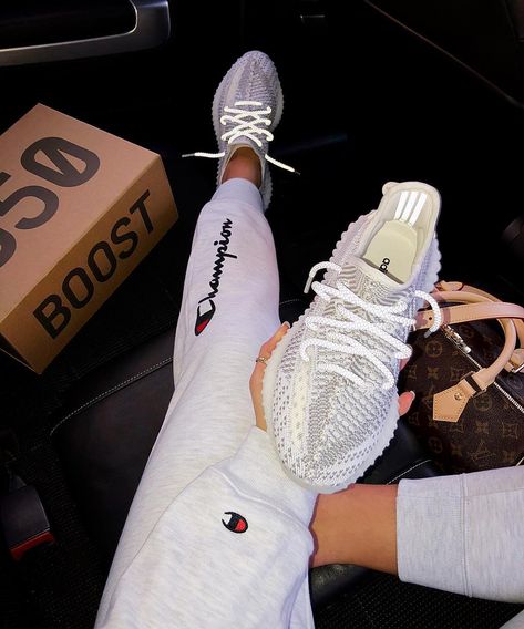 Fanamss on Instagram: “Yeezy 350 static available at @presentedby  X @klekt ♥️ ____________________________________________________________…” Yeezy Shoes Outfit, Buty Jordan, Mode Adidas, Yeezy Outfit, Boty Nike, Skor Sneakers, Yeezy Sneakers, Gucci Sneakers, Nike Air Shoes