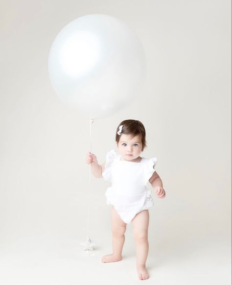 First Birthday Studio Photoshoot, Neonatal Photography, Neutral First Birthday Photoshoot, Baby Girl Photoshooting Ideas 1 Year, Photoshoot For Newborn, Los Angeles Photoshoot, 1st Birthday Shoot, First Birthday Shoot, Newborn Photo Shoot Ideas